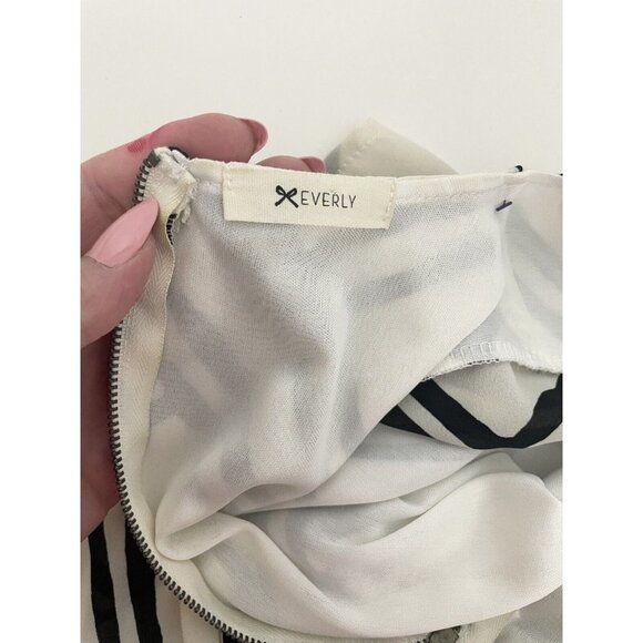 Everly Size M Shift Dress Short Sleeve Cream Black Art Deco Pattern Knee Length - Picture 7 of 9